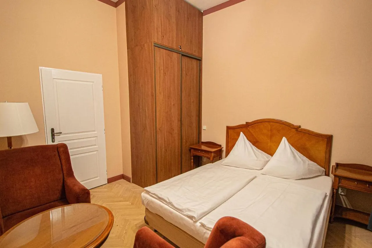 4 Bedrooms 130M2 Apartment At The Main City Square Prag