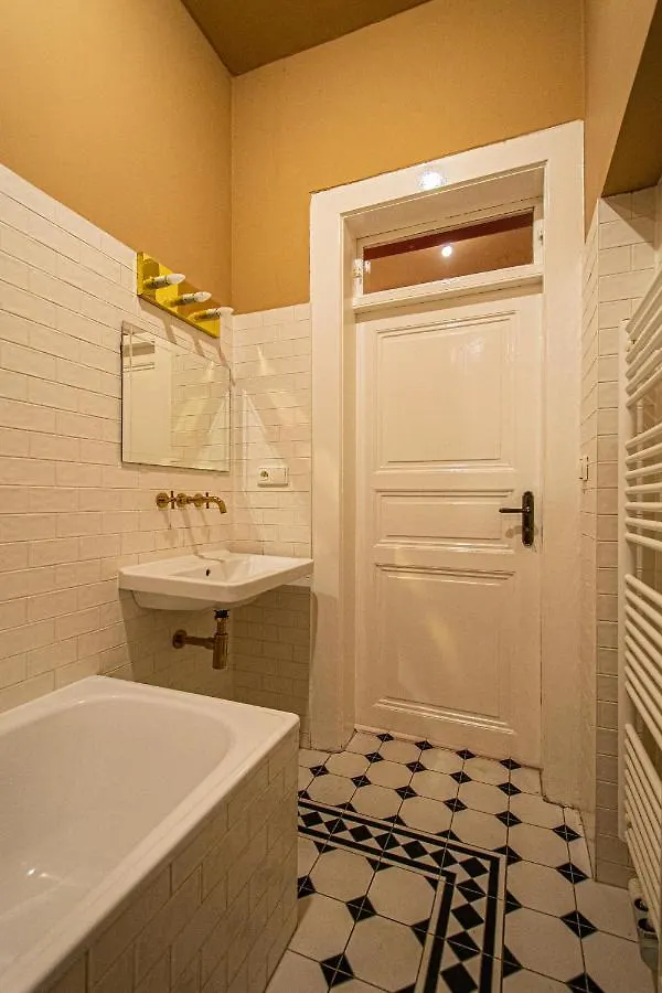 פראג 4 Bedrooms 130M2 Apartment At The Main City Square