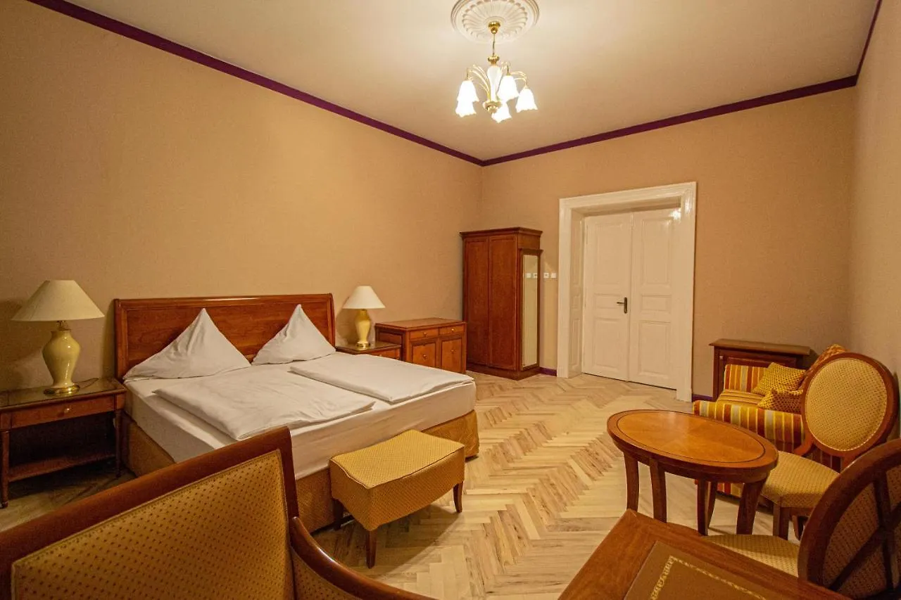 פראג 4 Bedrooms 130M2 Apartment At The Main City Square