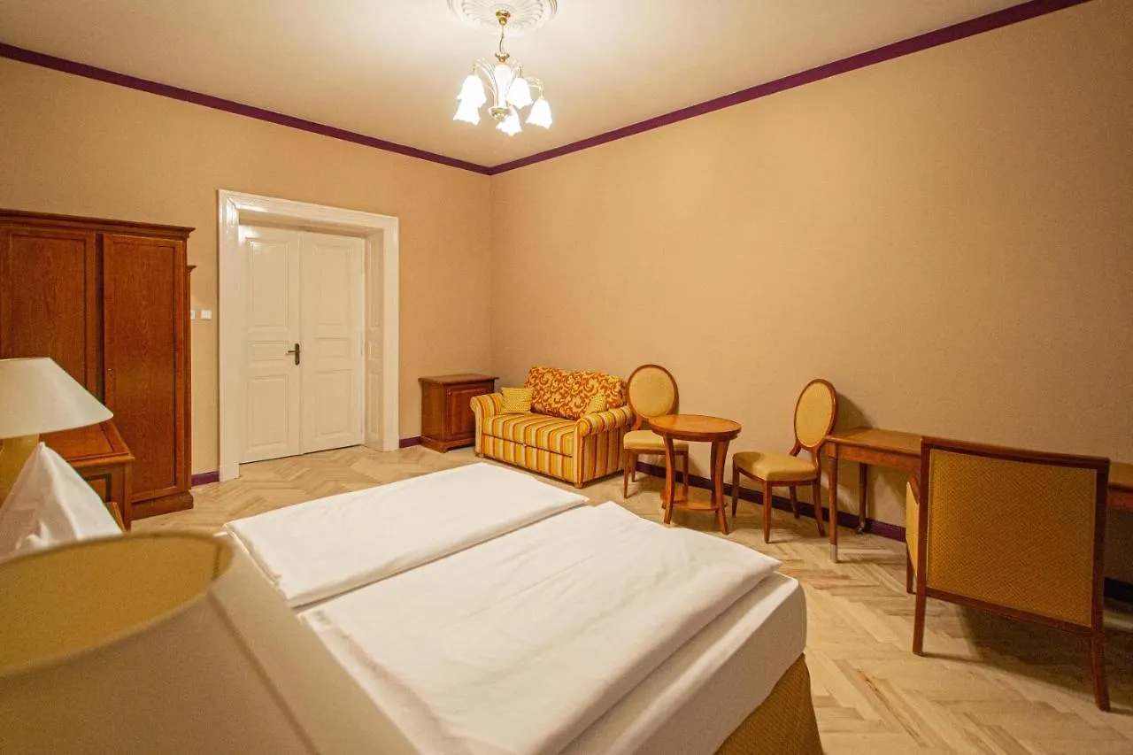 פראג 4 Bedrooms 130M2 Apartment At The Main City Square