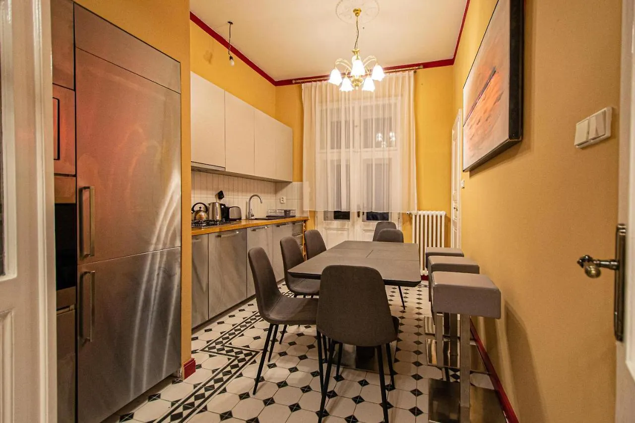 פראג 4 Bedrooms 130M2 Apartment At The Main City Square