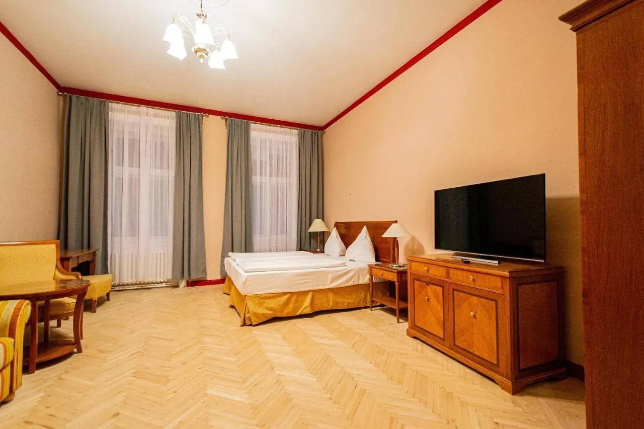 פראג 4 Bedrooms 130M2 Apartment At The Main City Square