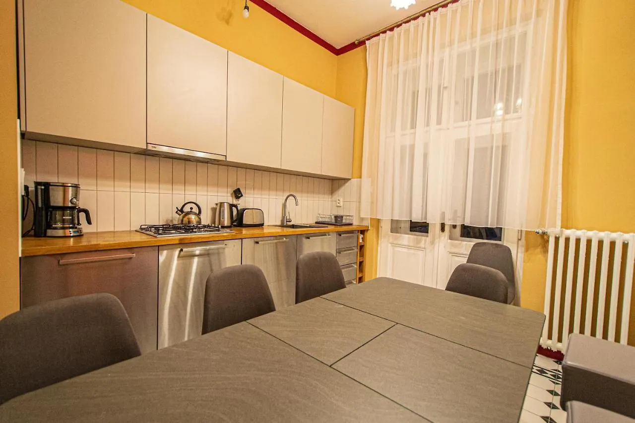 פראג 4 Bedrooms 130M2 Apartment At The Main City Square